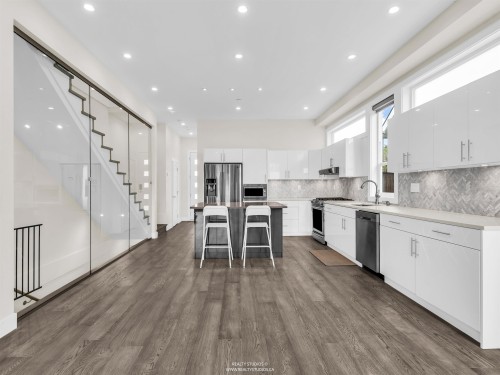 409 Keith Road W, North Vancouver, BC 
