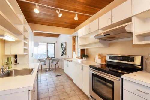 3770 13Th Avenue W, Vancouver, BC 