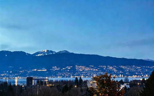 3770 13Th Avenue W, Vancouver, BC 