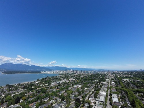 3770 13Th Avenue W, Vancouver, BC 