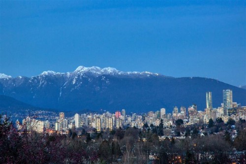 3770 13Th Avenue W, Vancouver, BC 