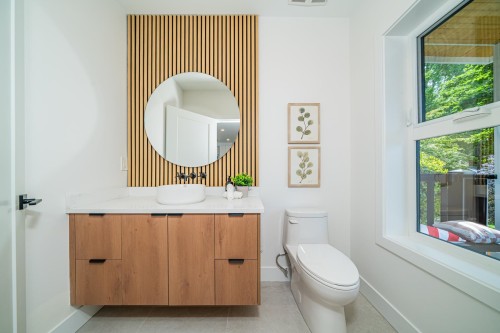 1937 4Th Avenue E, Vancouver, BC 