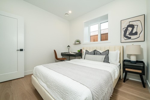 1937 4Th Avenue E, Vancouver, BC 