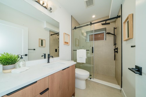 1937 4Th Avenue E, Vancouver, BC 