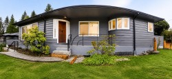1128 Ridgewood Drive North Vancouver, BC V7R 1J3