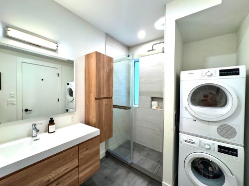 1372 10Th Avenue E, Vancouver, BC 