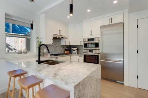 1372 10Th Avenue E, Vancouver, BC 