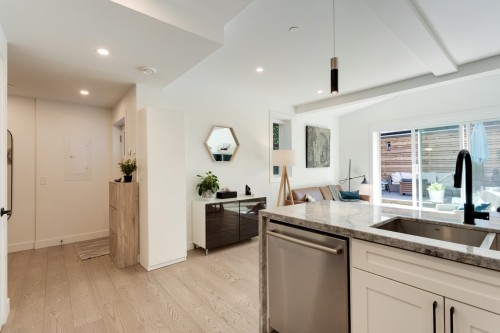 1372 10Th Avenue E, Vancouver, BC 