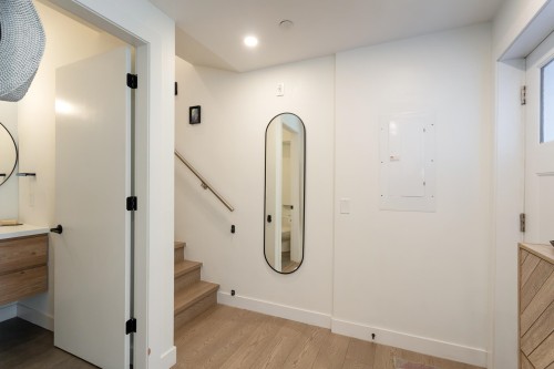 1372 10Th Avenue E, Vancouver, BC 