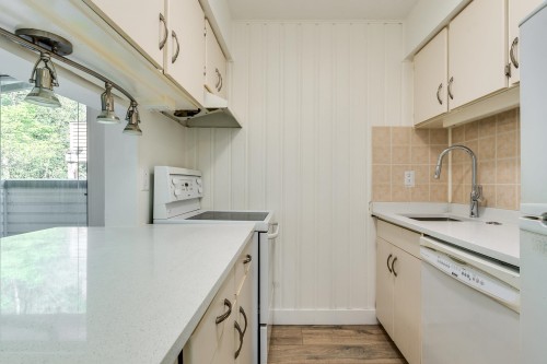 212-3275 Mountain Highway, North Vancouver, BC 