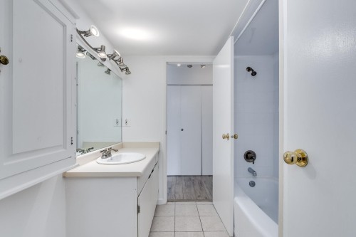 212-3275 Mountain Highway, North Vancouver, BC 