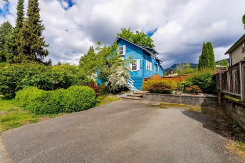 264 Queens Road W North Vancouver, BC V7N 2K5