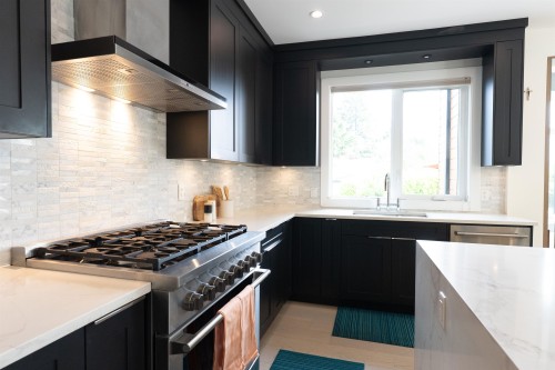 900 Hendry Avenue, North Vancouver, BC 