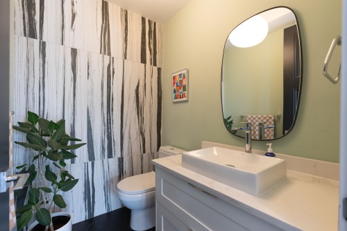 900 Hendry Avenue, North Vancouver, BC 