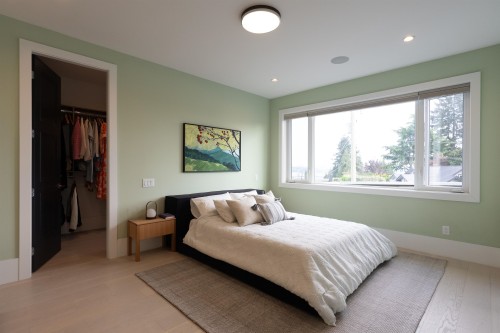 900 Hendry Avenue, North Vancouver, BC 
