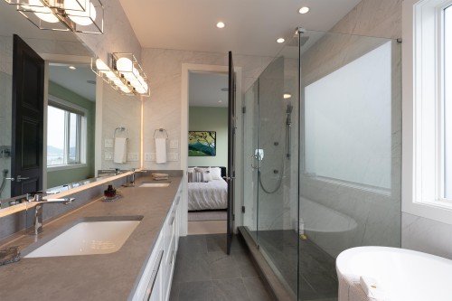 900 Hendry Avenue, North Vancouver, BC 