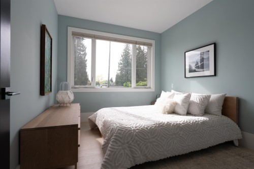 900 Hendry Avenue, North Vancouver, BC 