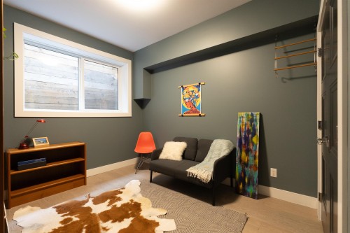 900 Hendry Avenue, North Vancouver, BC 