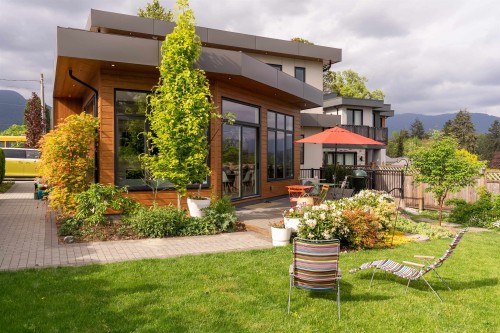 900 Hendry Avenue, North Vancouver, BC 