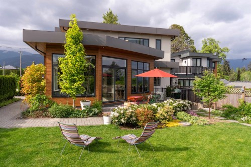 900 Hendry Avenue, North Vancouver, BC 