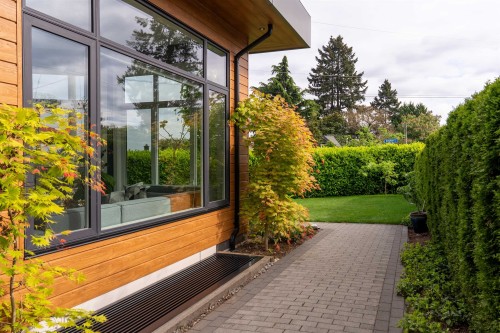 900 Hendry Avenue, North Vancouver, BC 