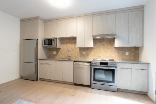 900 Hendry Avenue, North Vancouver, BC 