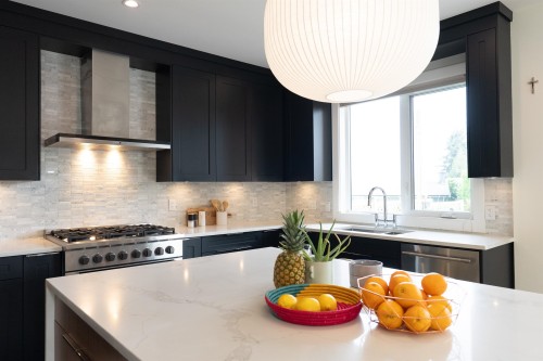 900 Hendry Avenue, North Vancouver, BC 