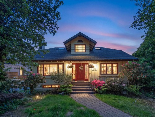 2148 Kings Avenue  West Vancouver, BC V7V 2B8