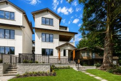 2-3874 Winlake Crescent Burnaby, BC V5A 2G5