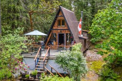 7536 Islets Place Sechelt, BC V7Z 0C5