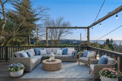 1073 Clyde Avenue  West Vancouver, BC V7T 1E3