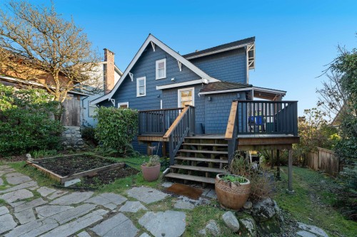 1073 Clyde Avenue, West Vancouver, BC 