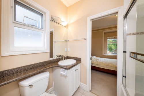 260 63Rd Avenue W, Vancouver, BC 