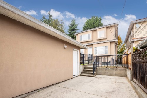 260 63Rd Avenue W, Vancouver, BC 