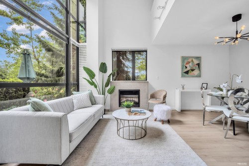 6-4178 Dawson Street  Burnaby, BC V5C 0A1