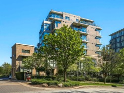 402-9298 University Crescent  Burnaby, BC V5A 4X8
