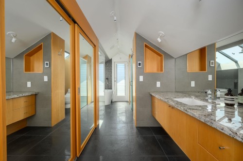 3262 1St Avenue W, Vancouver, BC 