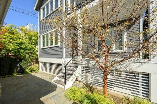 3262 1St Avenue W, Vancouver, BC 