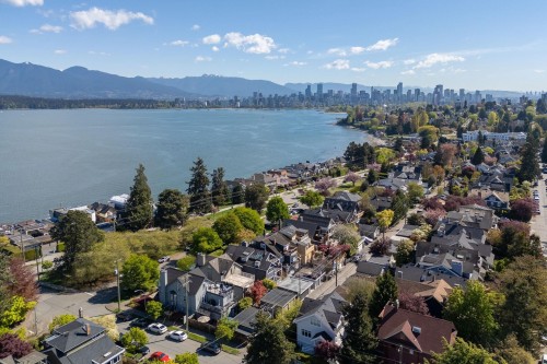 3262 1St Avenue W, Vancouver, BC 