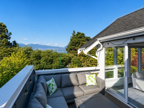 3262 1St Avenue W, Vancouver, BC 