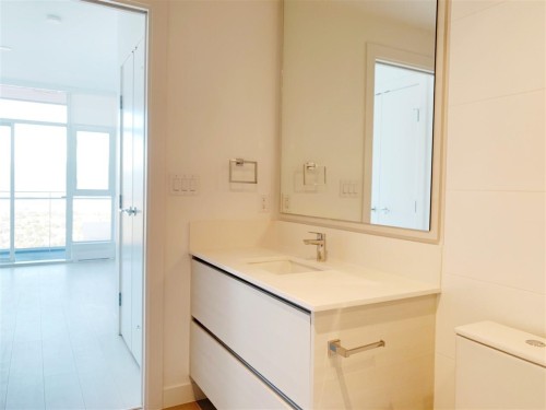 3809-4670 Assembly Way, Burnaby, BC 