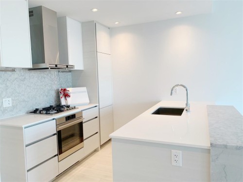 3809-4670 Assembly Way, Burnaby, BC 