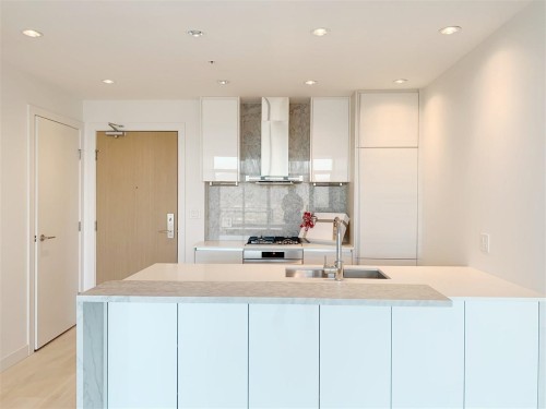 3809-4670 Assembly Way, Burnaby, BC 