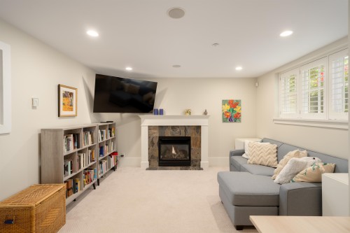 4275 14Th Avenue W, Vancouver, BC 