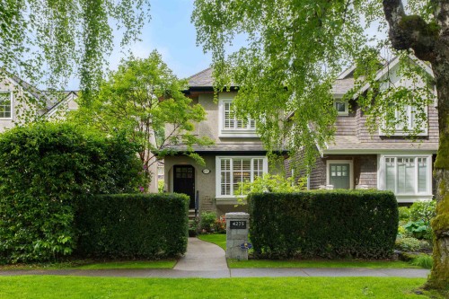 4275 14Th Avenue W, Vancouver, BC 