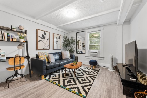 136 12Th Avenue W, Vancouver, BC 