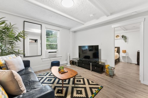 136 12Th Avenue W, Vancouver, BC 