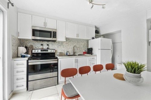 136 12Th Avenue W, Vancouver, BC 