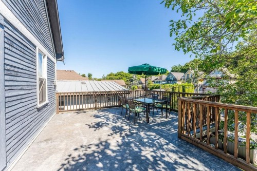 136 12Th Avenue W, Vancouver, BC 