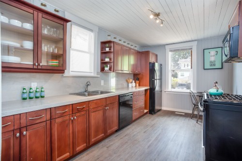 136 12Th Avenue W, Vancouver, BC 